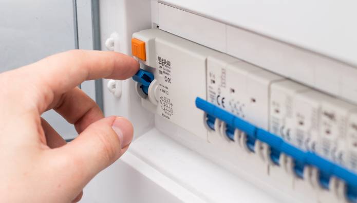 plomberie et l’électricité dans un nouvel appartement