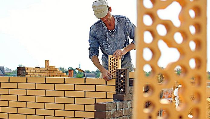 commet-choisir-un-ma-on-la-maison-des-travaux