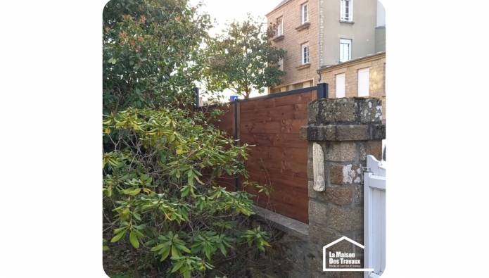 Aménagement extérieur avec la pose d'une clôture sur Mosles 14400 - La ...