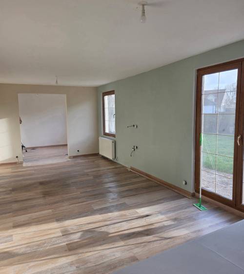 Mur porteur entre le salon et la future salle de jeux avant ouverture à Carvin