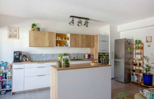 Rénovation d'un appartement avec cuisine ouverte sur l'espace séjour, Lyon 