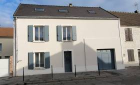 Maison après travaux de ravalement de façade et changement de menuiseries - Fontenay-Trésigny 77610