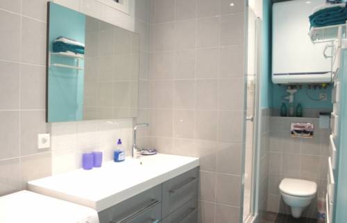 Peinture décorative et rénovation d'une salle de bains à Granville (50400)