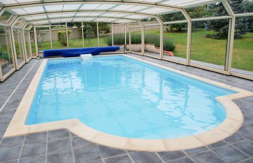 Piscine abritée