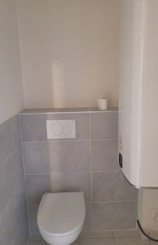 Rénovation complète d’une salle de bain et des WC dans un appartement à Vinay 4