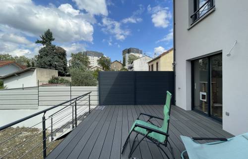 Réalisation d’une terrasse en composite sur une butte de terre à Antony (92)