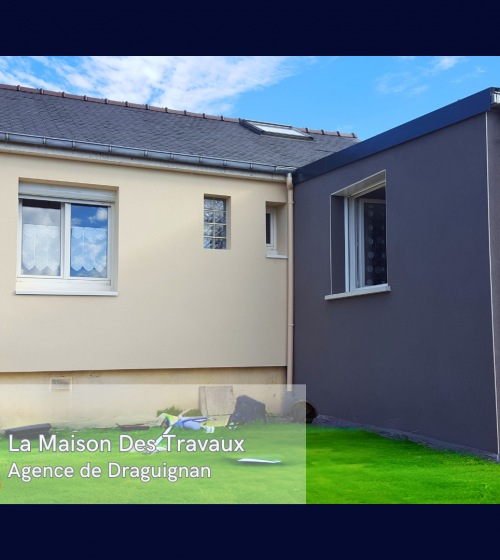 Nouvelle façade avec fenêtres en PVC à double vitrage, alliant isolation et esthétisme pour un intérieur plus chaleureux.