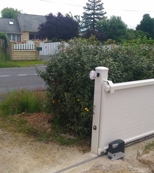 Portail coulissant aluminium motorisé