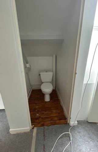 Aménagement de combles pour une maison à Troyes wc avant