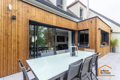 Extension en bardage bois et nouvelle terrasse (Brunoy 91800)