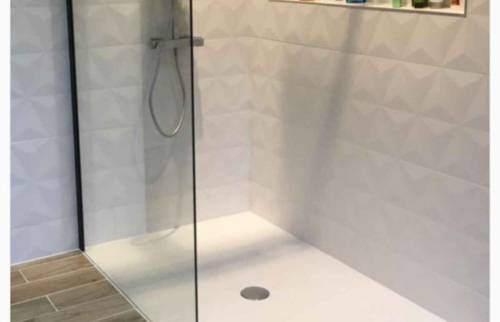 Salle de bain attenant à la chambre  à Villebon sur Yvette 91 