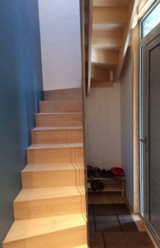Installation d'un escalier en bois à Deauville
