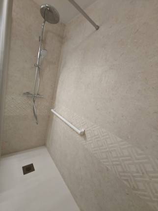 Rénovation de salle de bain avec douche aménagée PMR - Nantes Orvault 44