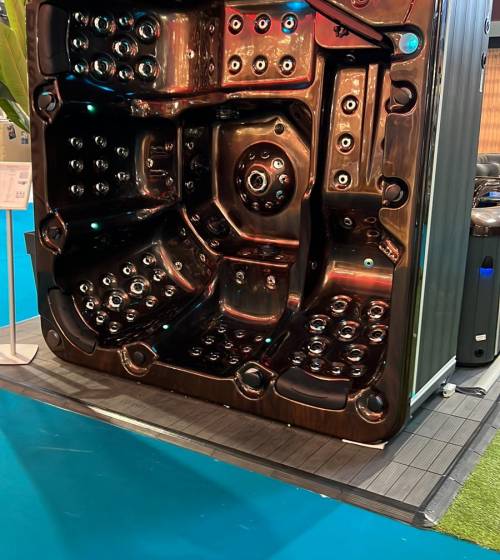 Le SPA au magasin avant chargement