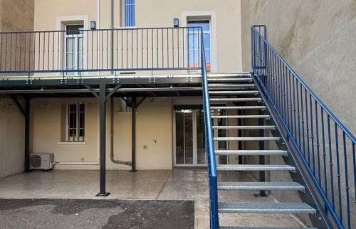 Terrasse suspendu piloti vichy quartier de France