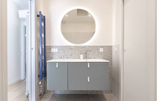 Meuble vasque moderne et miroir 