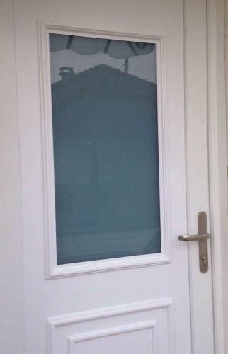 Porte d'entrée PVC blanc à Village Neuf