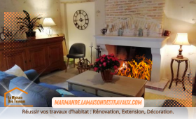 Une rénovation réussie mettant en valeur la cheminée d'époque, pour un salon chaleureux et accueillant à Casteljaloux.