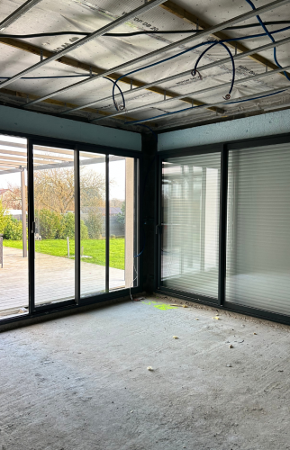 Fenêtres posées – Isolation en cours de l’extension à Vern-sur-Seiche