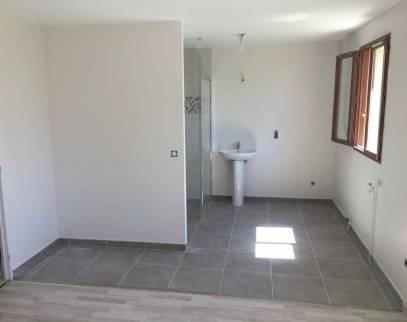 Création d'une salle de bain PMR dans une maison rénovée - Verneuil l'Etang 77390