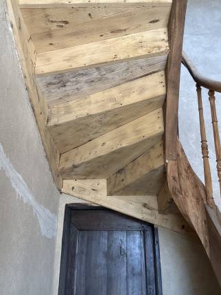 Travaux de rénovation d'escalier en bois en cours - Montauban 82000