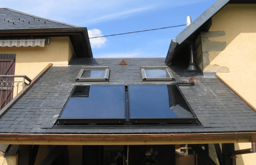 Rénovation énergétique : pose de panneaux solaires