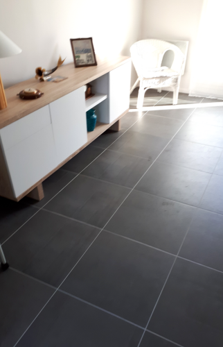 Pose d'un carrelage sur tout le rez-de-chaussée