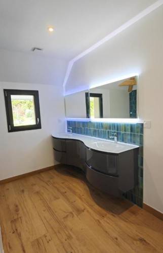 Création de salle de bain dans une extension pour en faire une suite parentale à Morestel