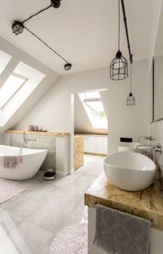 salle de bain rénové tendance et lumineuse