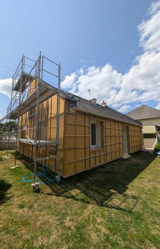 Isolation thermique par l’extérieur en phase chantier à Bruz