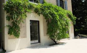 Ecully (69130) : création d'une grande terrasse extérieure en Travertin