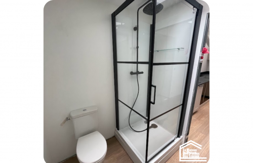 Cabine de douche industrielle