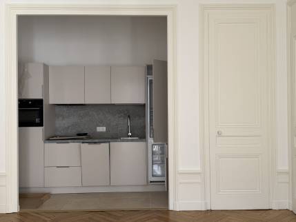 Comment rénover un appartement de type Haussmannien pour investir à Lyon (69009) : état initial, étapes et résultat final / cuisine dans l'alcôve