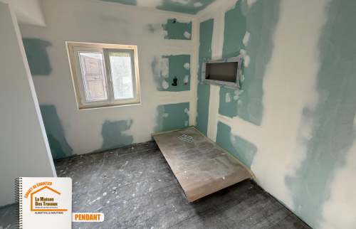 La Maison des Travaux Albertville, rénovation complète Ugine, isolation thermique combles, aménagement sous les toits, parquet hydrofuge Savoie