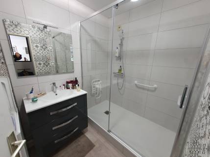 Salle d'eau après (vue finale)