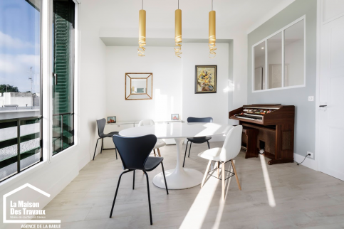 Séjour avec verrière d'atelier