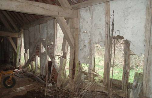 La charpente et les murs quasi irrécupérables