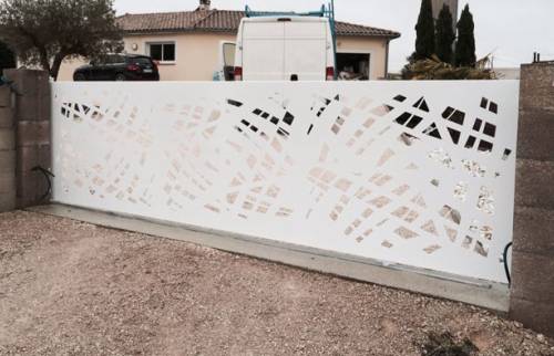 Pose du portail coulissant sur mesure