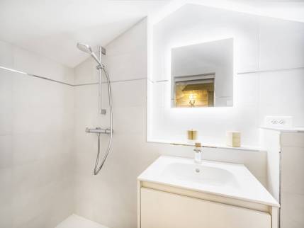 Salle de bain sous pente