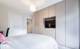 Dressing sur mesure avec niche pour emplacement TV