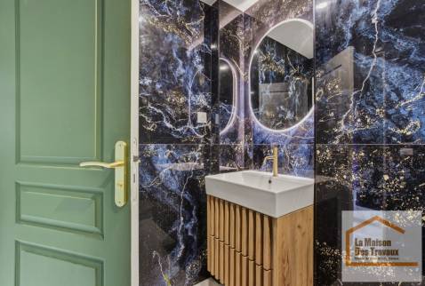 renovation-salle-de-bain-asnieres-meuble-vasque-bois-miroir-rond