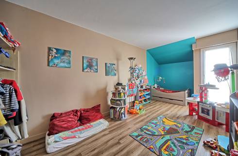 Avant et après rénovation d’une chambre d’enfant à Armoy