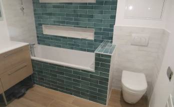 Faïence murale, coloris profonde vert émeraude, élégance et sophistication 