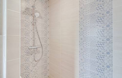 Création d'une salle de bain avec douche à l'italienne à Vertou