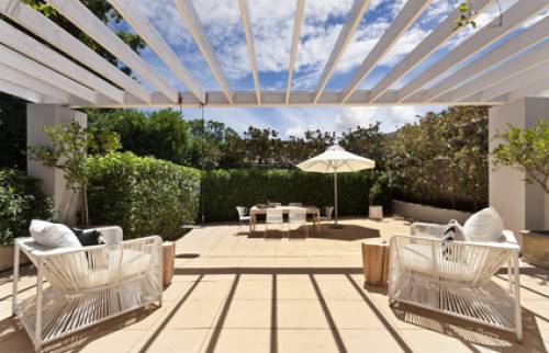 Conception et installation d’une belle pergola en bois 