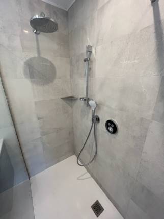 Création d'une salle d'eau de suite parentale avec grande douche ouverte équipée - Nantes 44