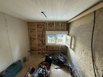 Travaux de rénovation intérieure pour créer une chambre en cours - Guilherand-Granges 07500