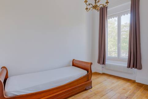 Lyon (Plateau de la Croix Rousse) : isolation des murs pour améliorer le DPE d'un appartement destiné à la location