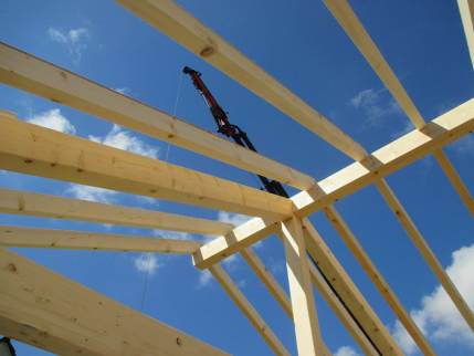 Installation d'une ossature bois 83600