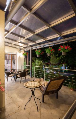 Terrasse sur pilotis depuis marches extérieures - éclairage leds nocturne - Orvault - 44700 -